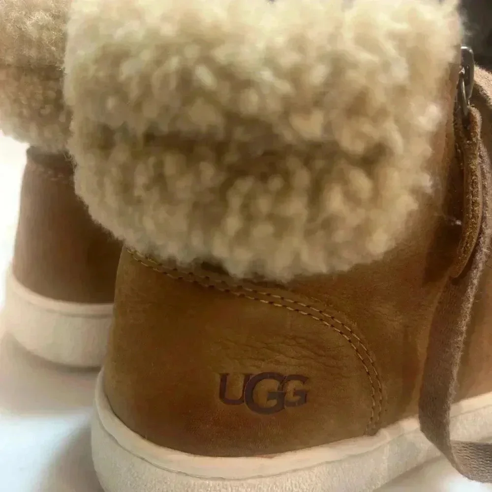 Woman's size 6 Ugg bootie/sneaker chestnut color
